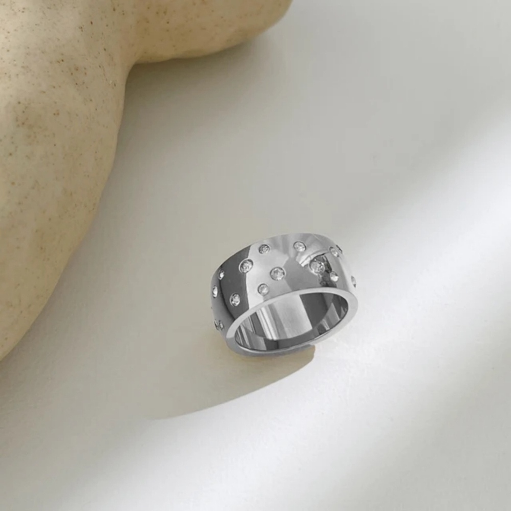 Ring - Picture 2 of 2